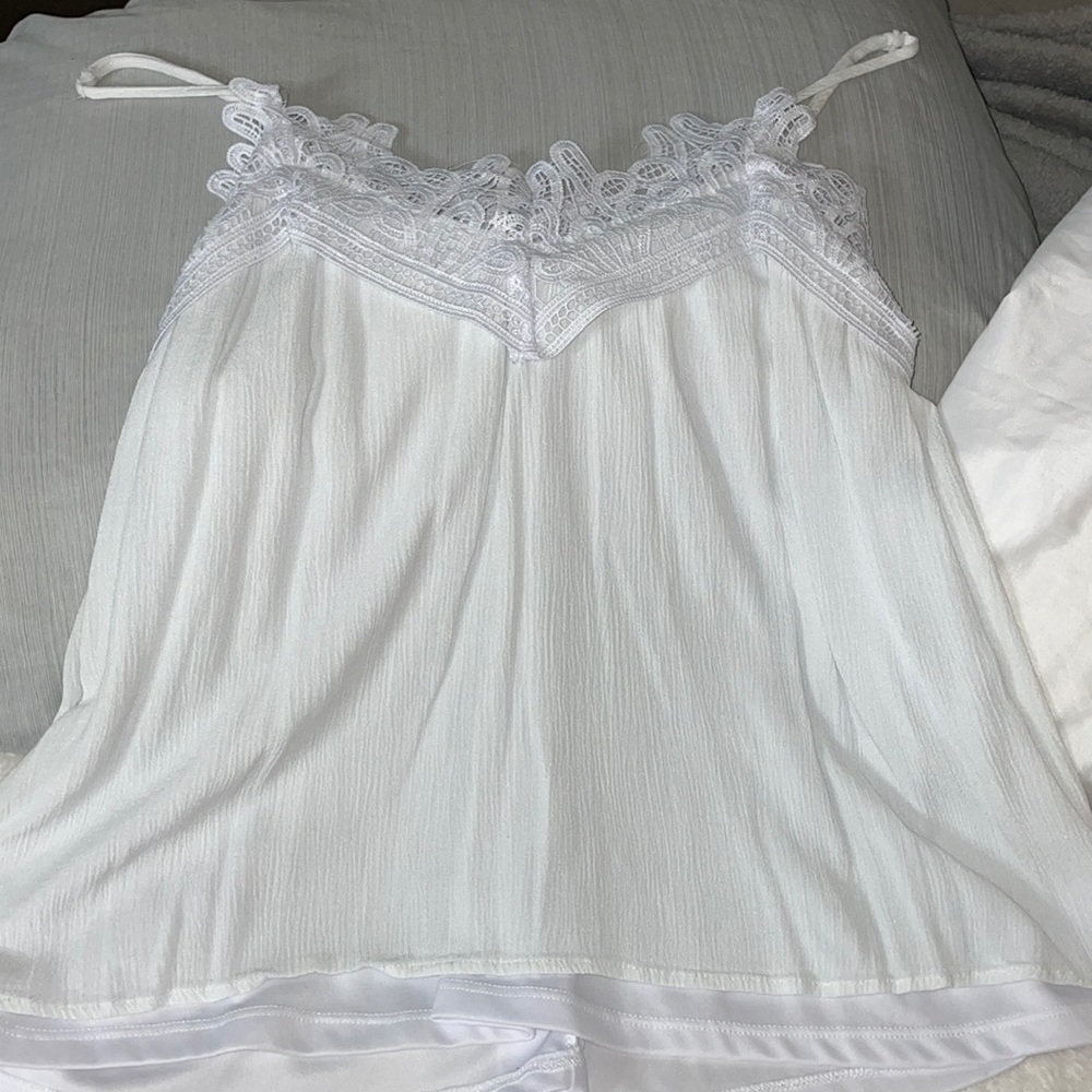 RUE 21 White dressy tank top SIZE - small